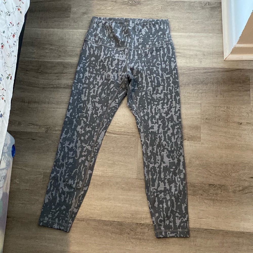 Lululemon Wunder Under size 8 25”